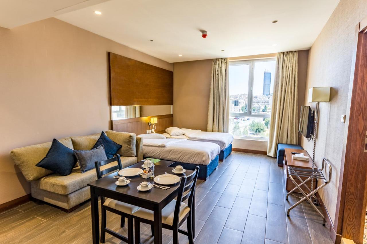 The Seventh Star Hotel Suites Amman Exterior photo