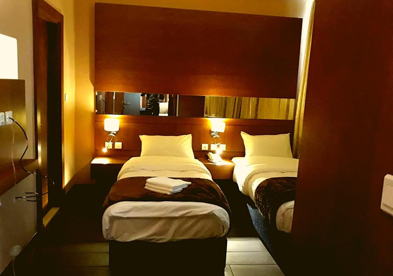 The Seventh Star Hotel Suites Amman Exterior photo