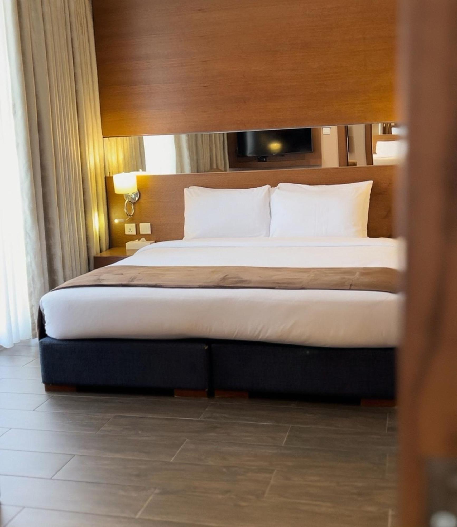 The Seventh Star Hotel Suites Amman Exterior photo
